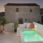 Stone House Casa Lumina *