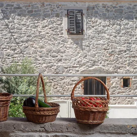 Stone House Casa Lumina * Bozava