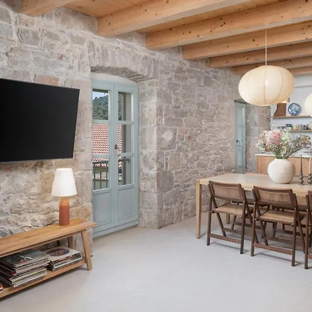 Stone House Casa Lumina