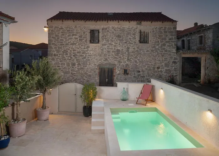 Stone House Casa Lumina *