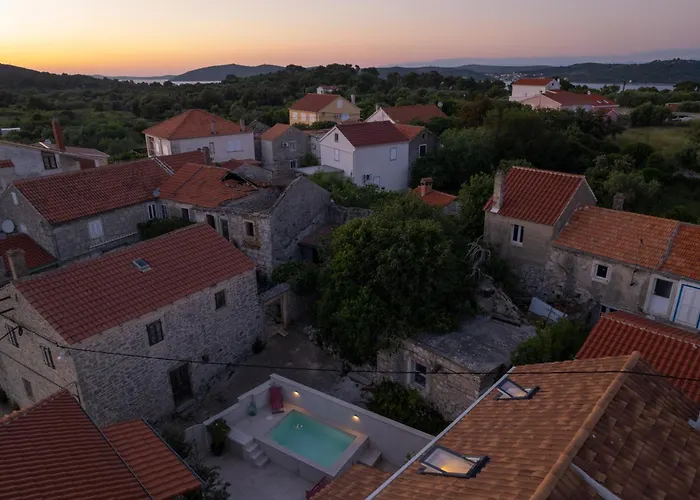Stone House Casa Lumina