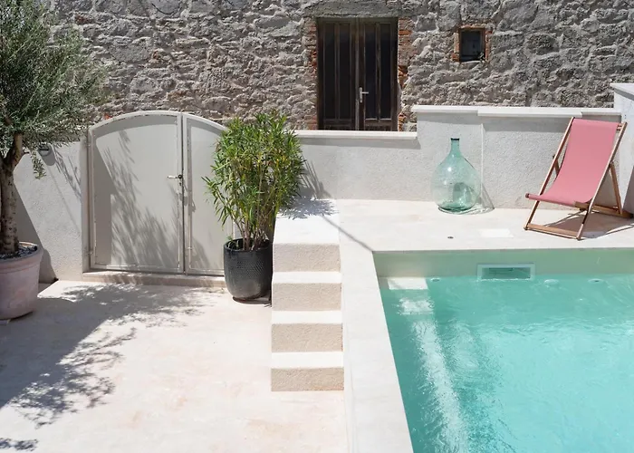 Stone House Casa Lumina