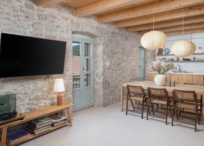 Stone House Casa Lumina