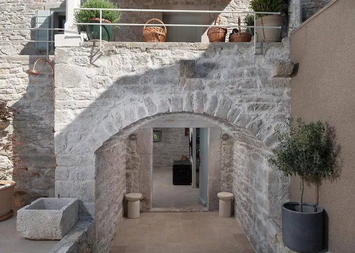 Stone House Casa Lumina Villa *
