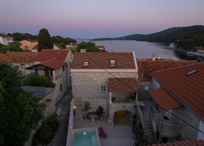 Stone House Casa Lumina * Божава