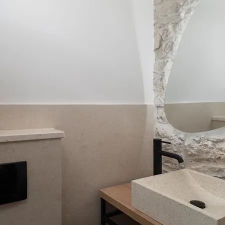 Stone House Casa Lumina * Božava