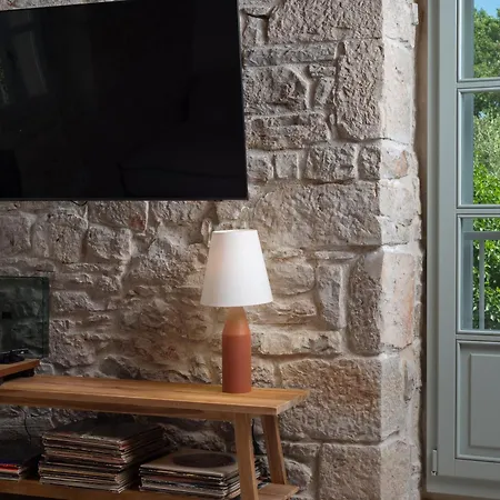 Vila Stone House Casa Lumina