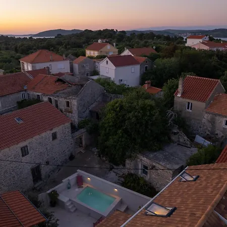Stone House Casa Lumina