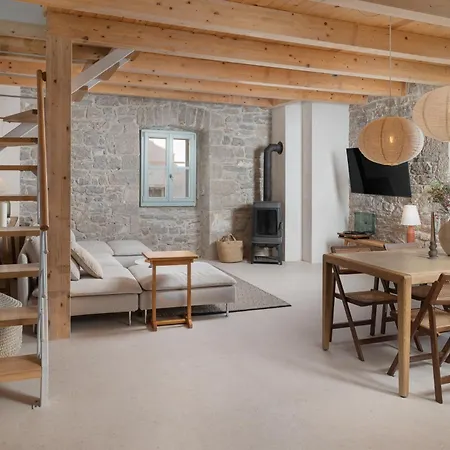 Vila Stone House Casa Lumina *