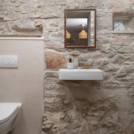 Stone House Casa Lumina *